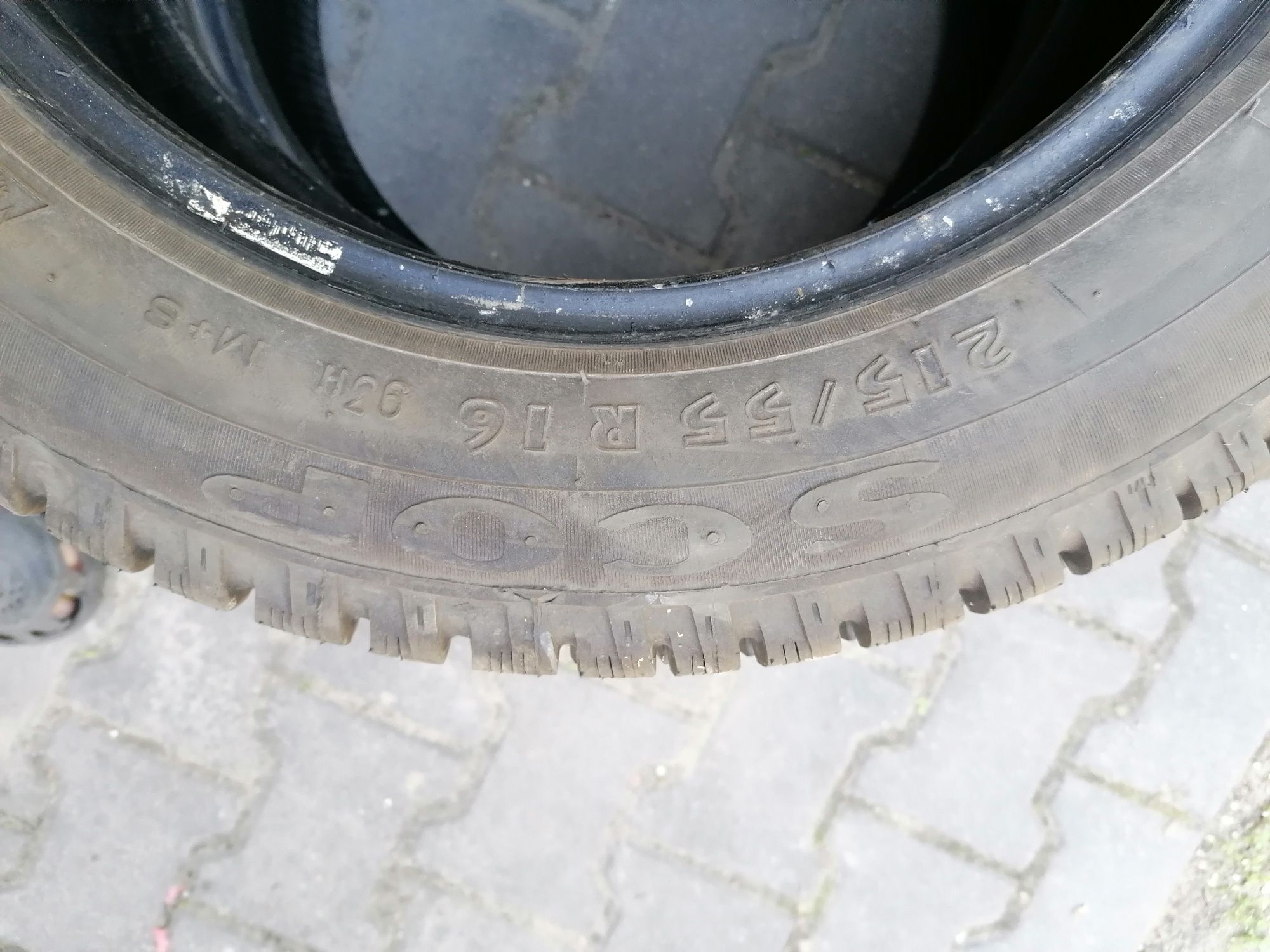 Opony zimowe bieznikowane 215/55 r16 2szt