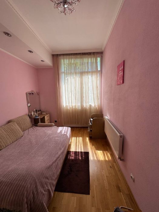 Кімната на підселення для дівчини