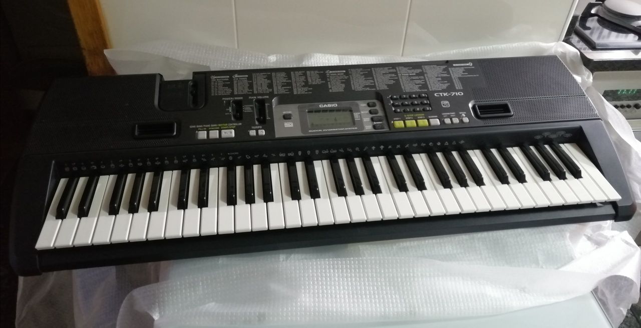 Piano CASIO CTK 710