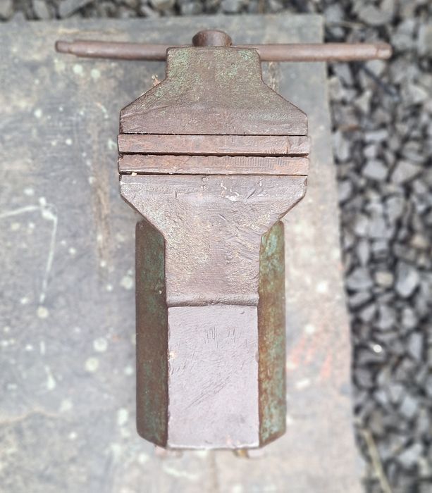 Imadlo szczeki 150 mm rozstaw 200