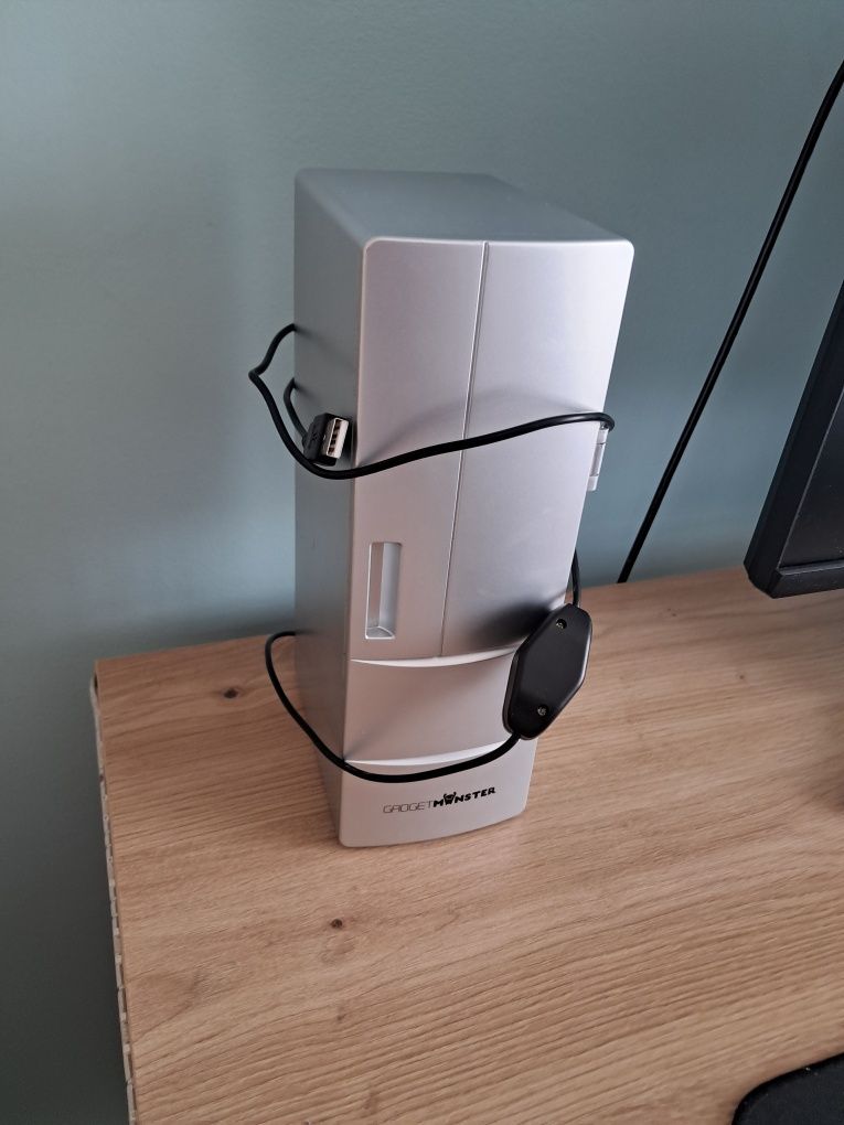 Gadgetmonster Mini Lodówka Napoje Usb Ciepłe Zimne (GDM1004)