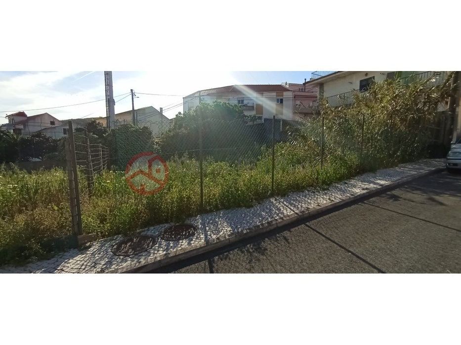 Terreno para construção de moradia isolada, na Pontinha