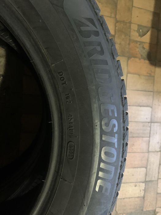 Продам Всесезону Резину 235.60.18