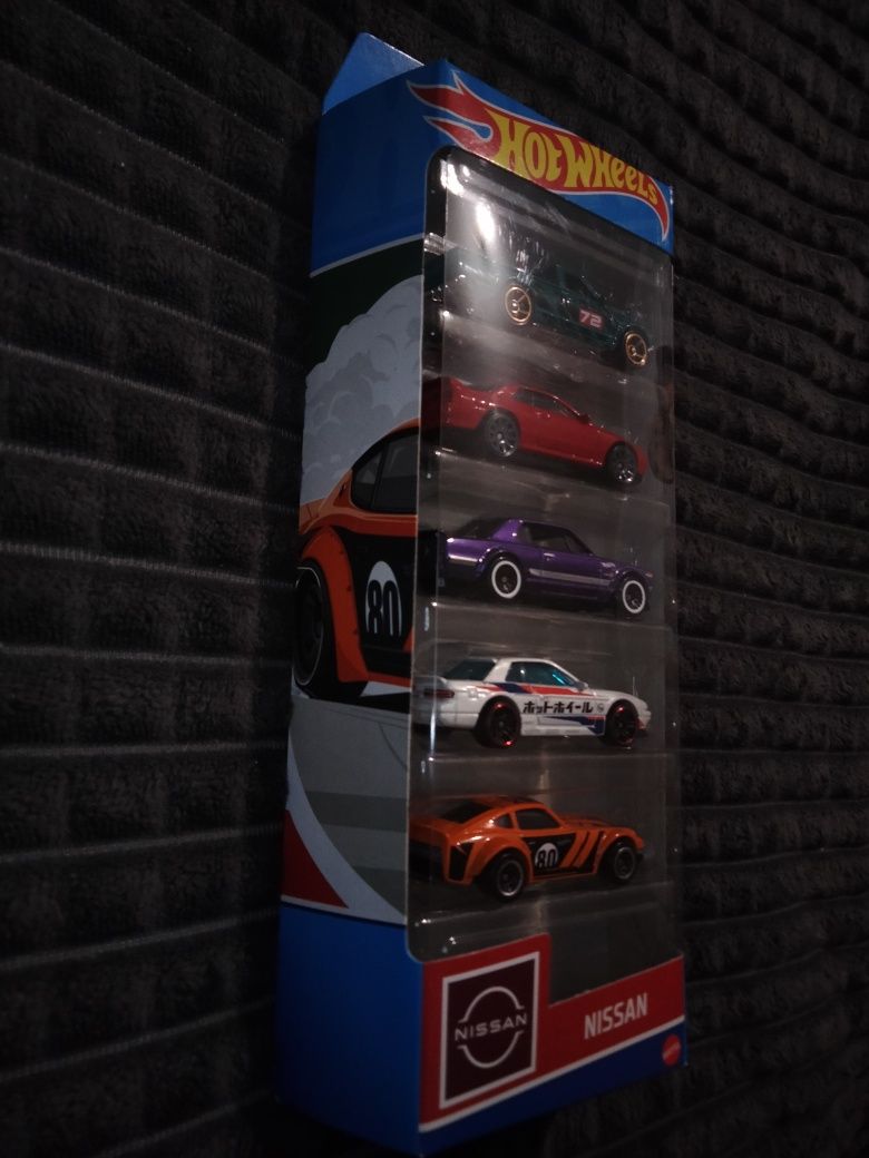 5 pack hot wheels NISSAN