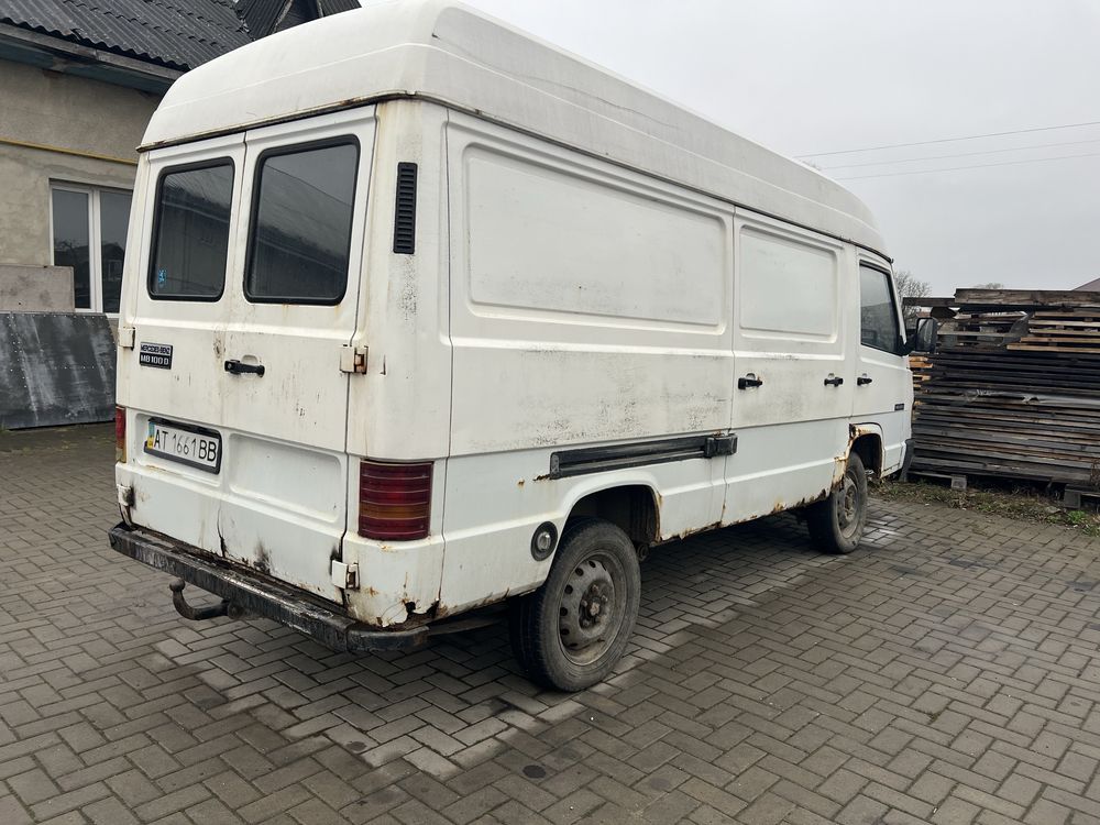 Продаж автомобіля MB-100