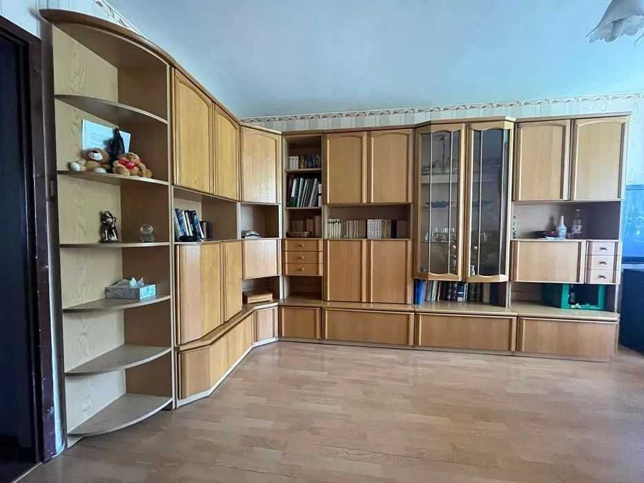 Solidne meble do salonu lub biura