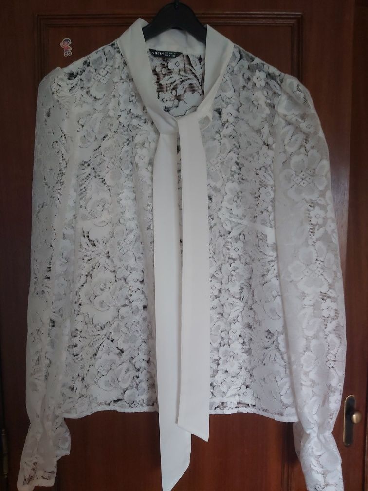 Blusa branca em renda nova 38