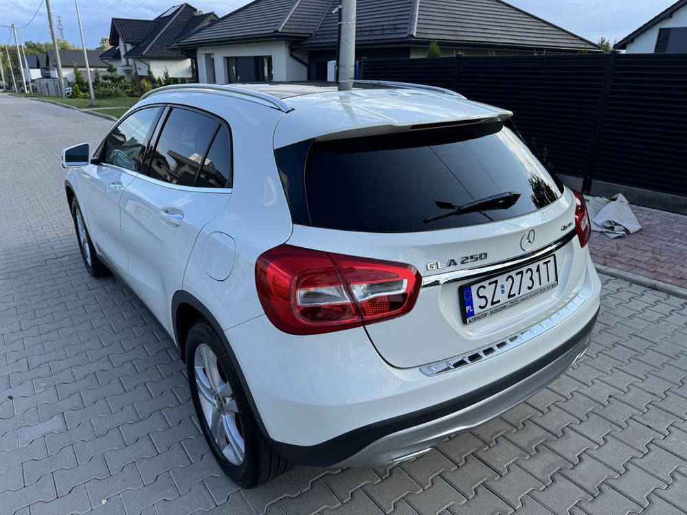 Mercedes GLA 250 4matic bezwypadkowy/panorama/harman kardon /