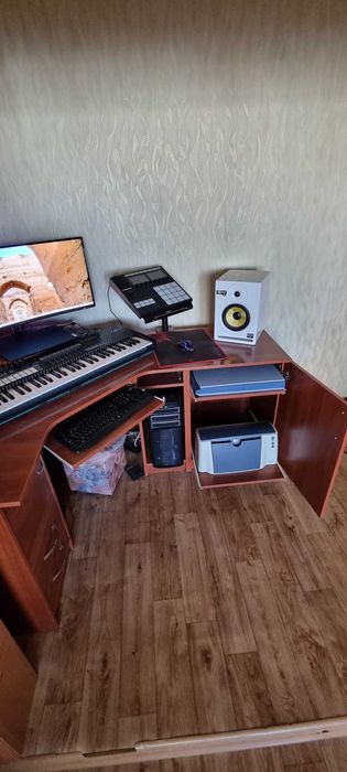 Компьютерный стол