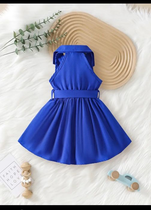 Сукня без рукавів