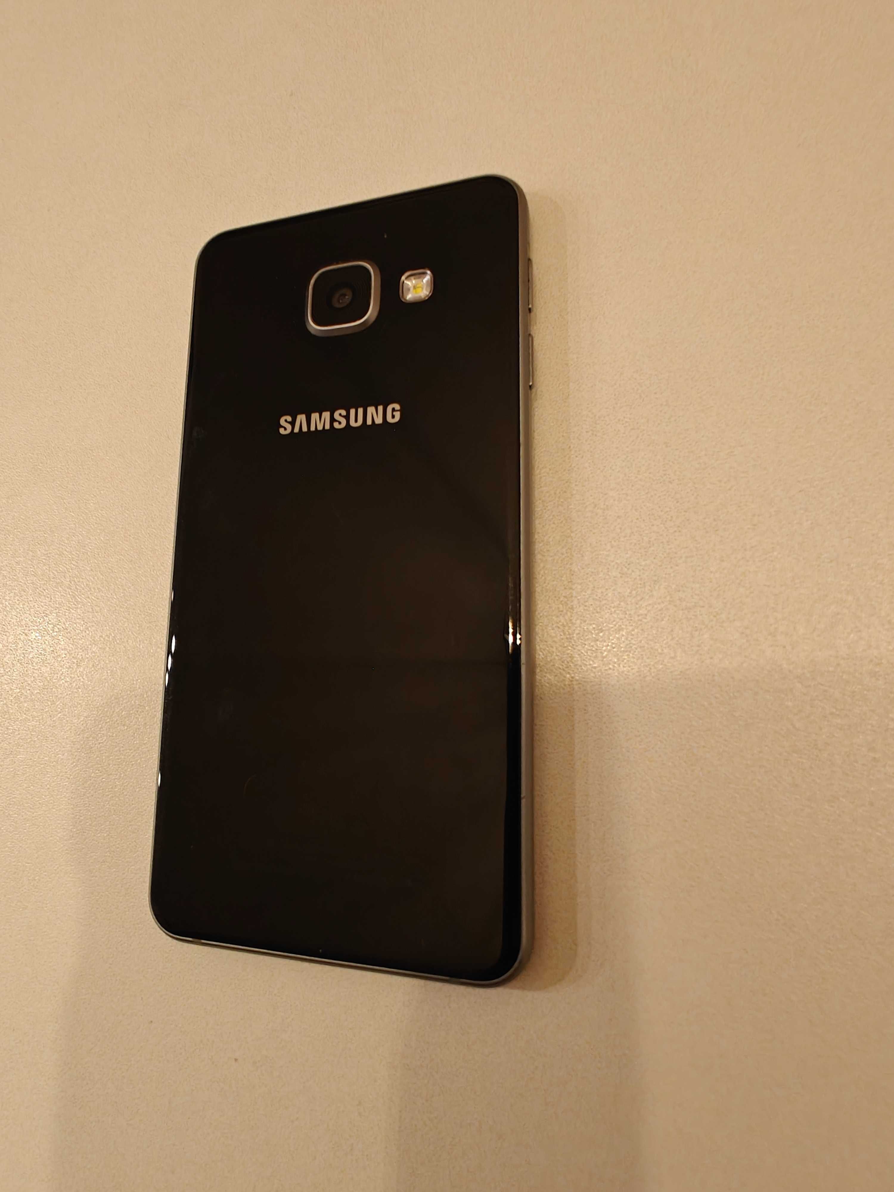 Smartfon Samsung Galaxy A3 2016 bez simlocka