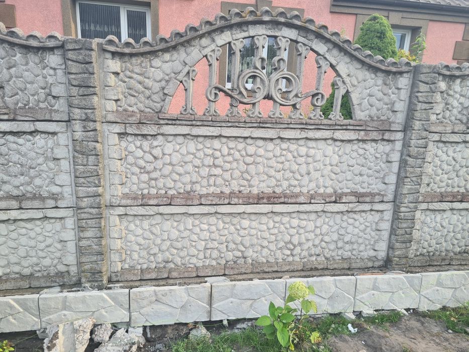 Продам бетоні секціїі на забор