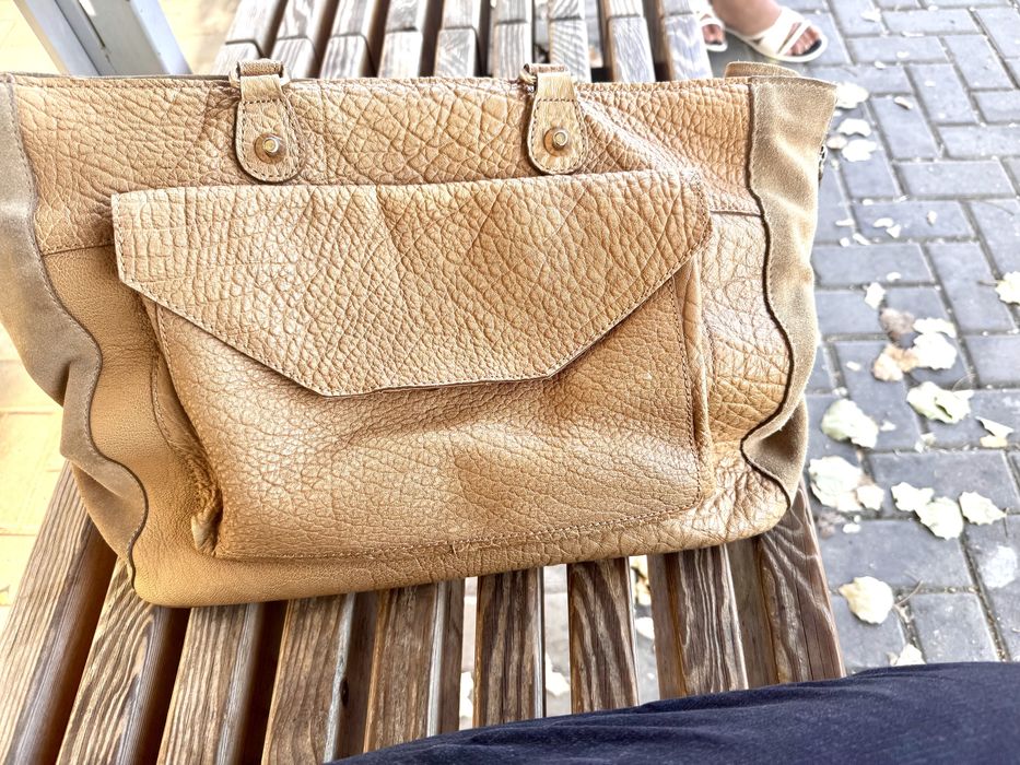 Шкіряна сумка світло коричневого кольору із вставками наьуральноі замш