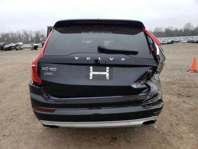 Volvo XC90 T5, z 2021 roku, model USA.