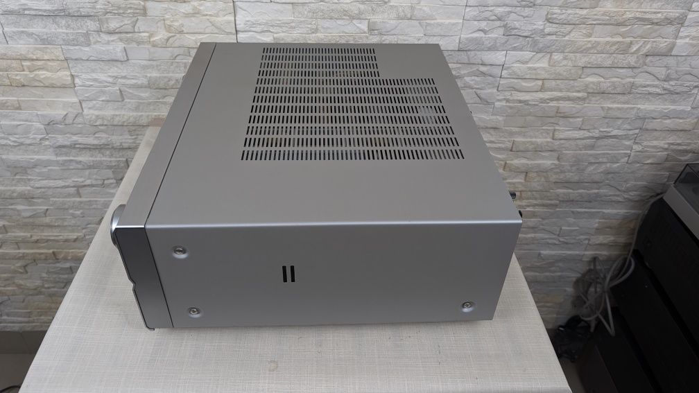Denon AVR-3805 Wysokiej klasy amplituner kina domowego z pilotem