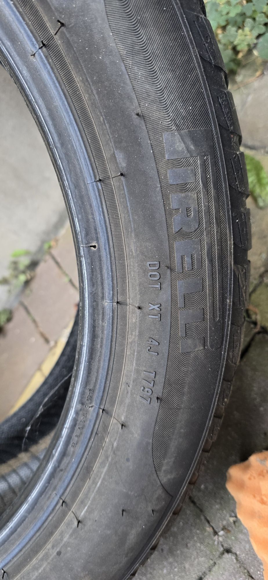 Шини зимня  r18 245/45 60%