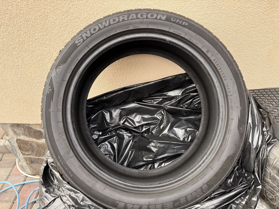 Зимова резина 235/50R20