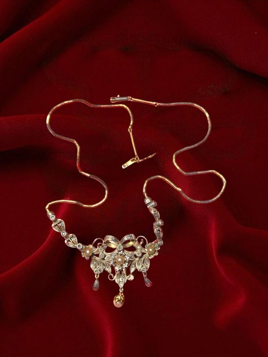 Colar em ouro 19.2 kt e prata , sec XX
