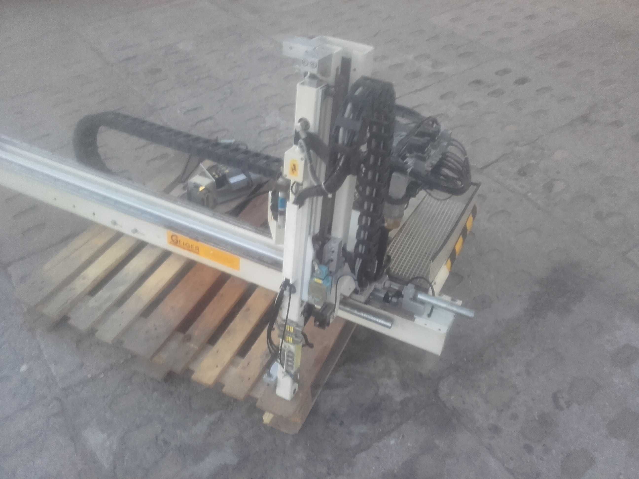 robot manipulator 3 osie picker do wtryskarki GEIGER EA21