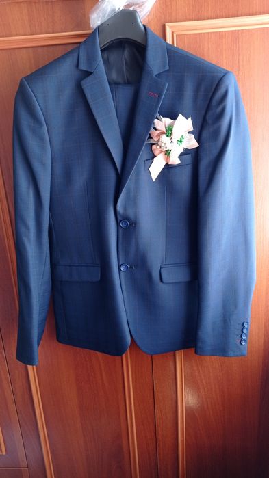 Продам чоловічий костюм (двійка)