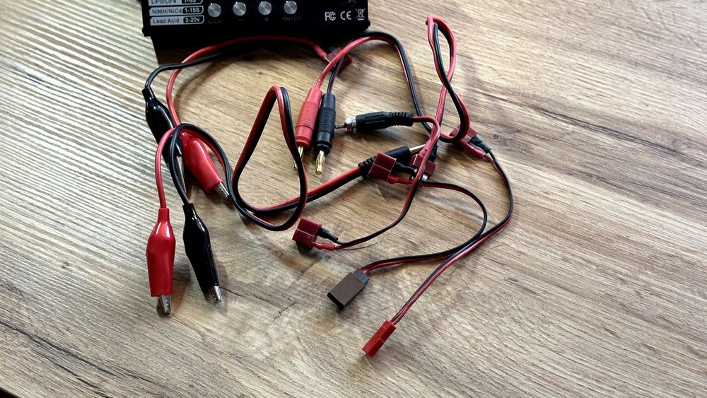 Зарядка для акумуляторів та батарейок - Super Multi Charger B6V8 50w