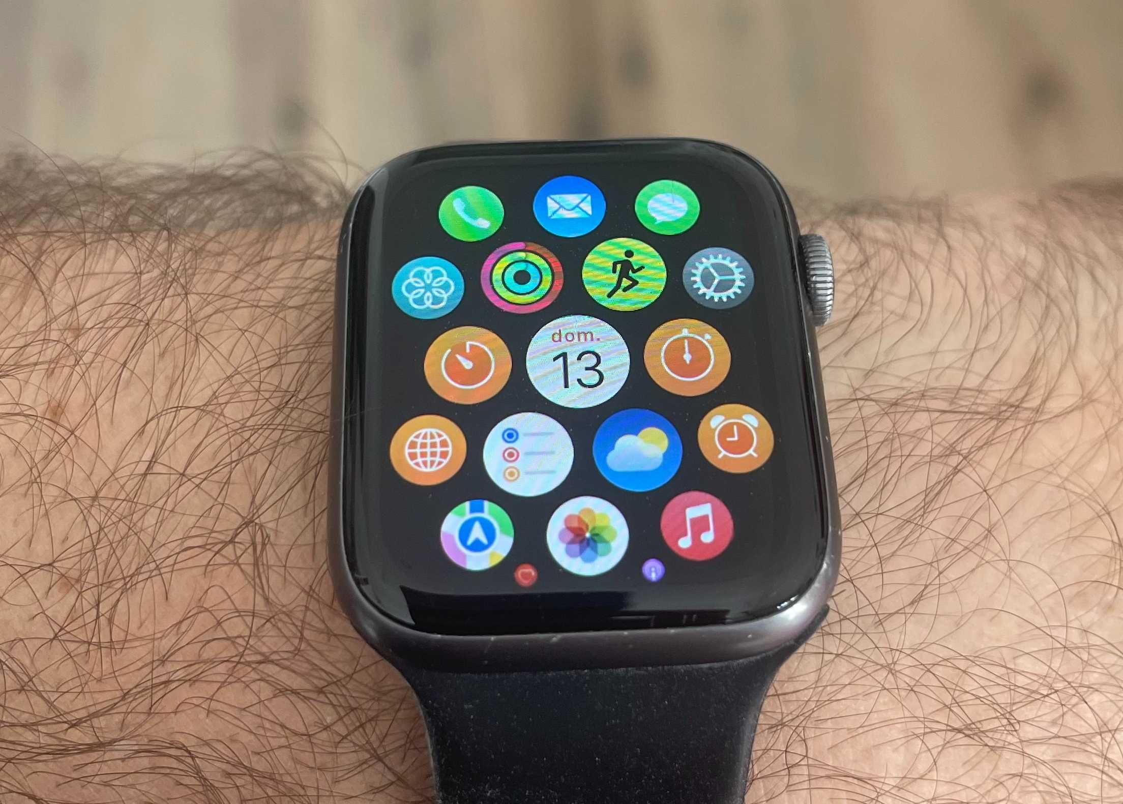 Apple Watch Series 4 - Modelo A1978 Space Gray - 16GB - GENUÍNO