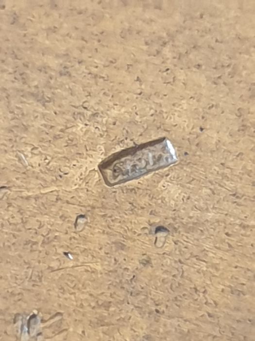 Antigo copo de vodka russo dourado e esmaltado