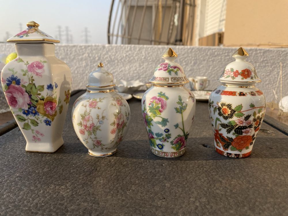 Conjunto de 4 frascos de porcelana decorativa vintage com flores