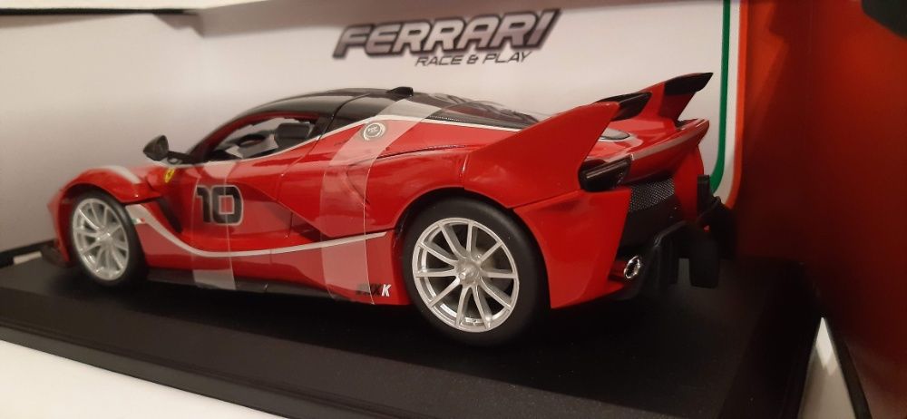 1/18 Ferrari FXX #10 - Burago R&P