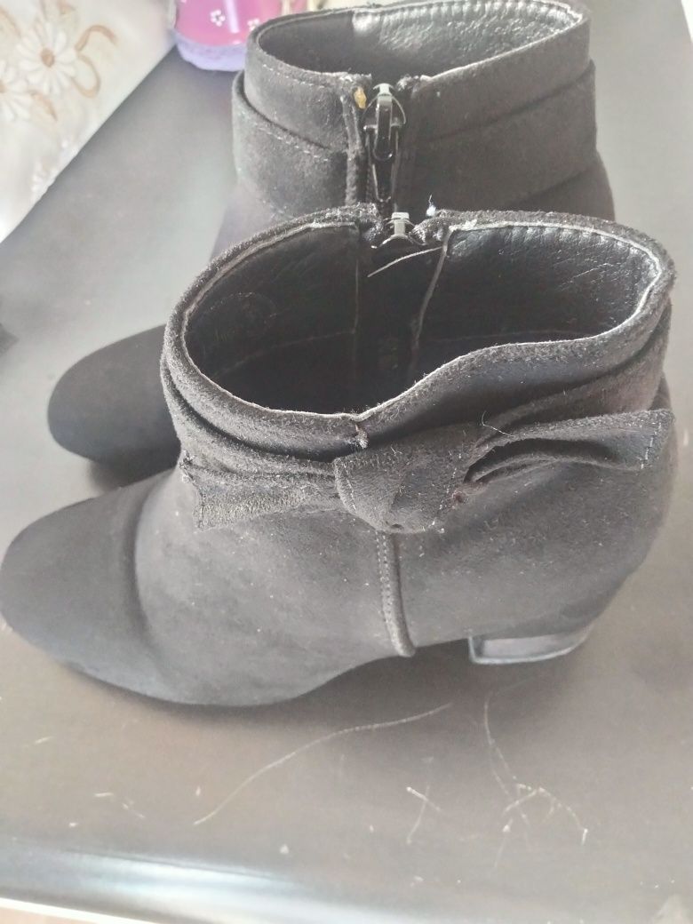 Botas pretas de camurça