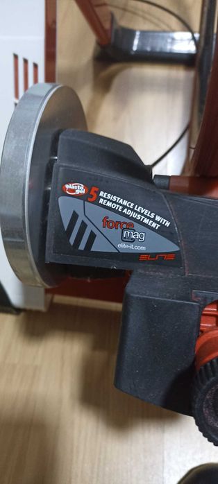 ROLO DE TREINO ELITE com pneu de rolo