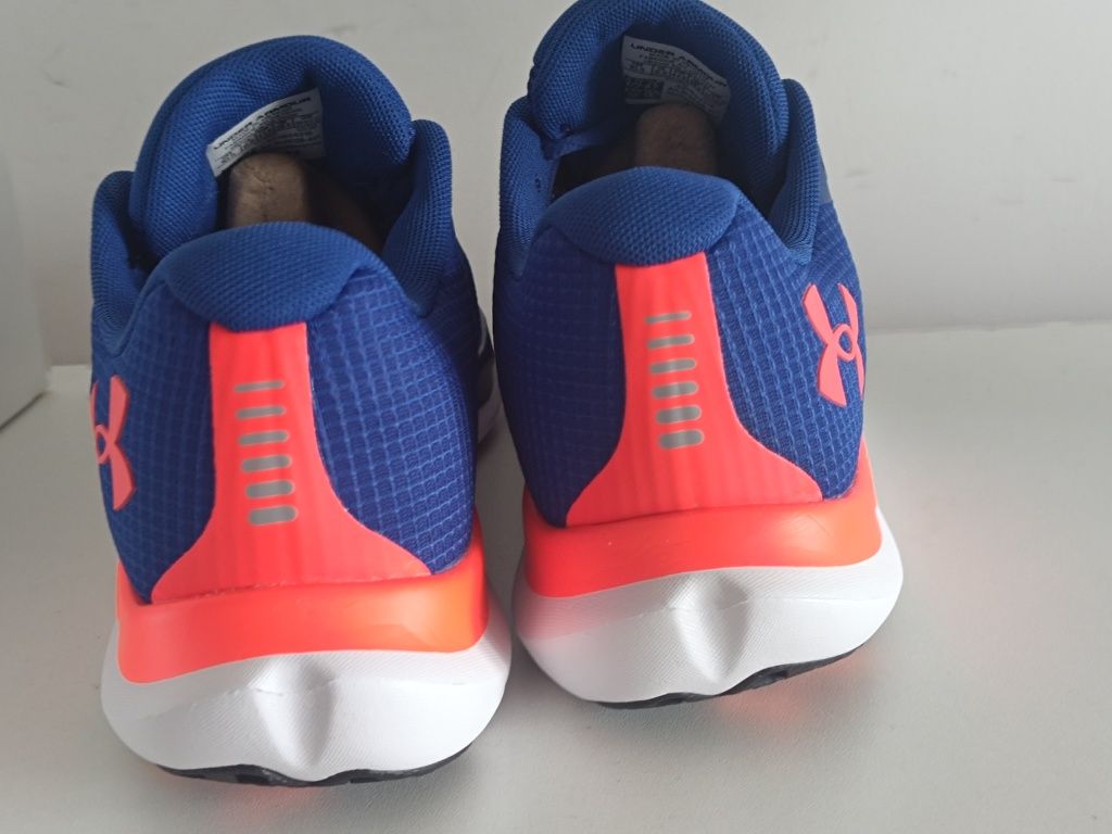 Under Armour Charged Breezer r.44.5 (28.5 cm) buty do biegania męskie