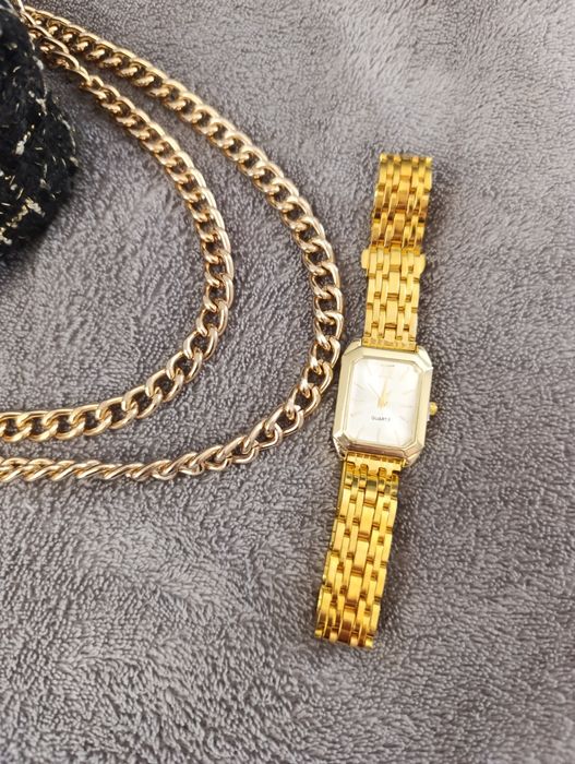Złoty zegarek damski z kwadratową tarczą białą