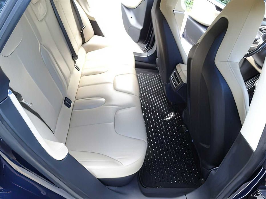 Tesla Model S      2015