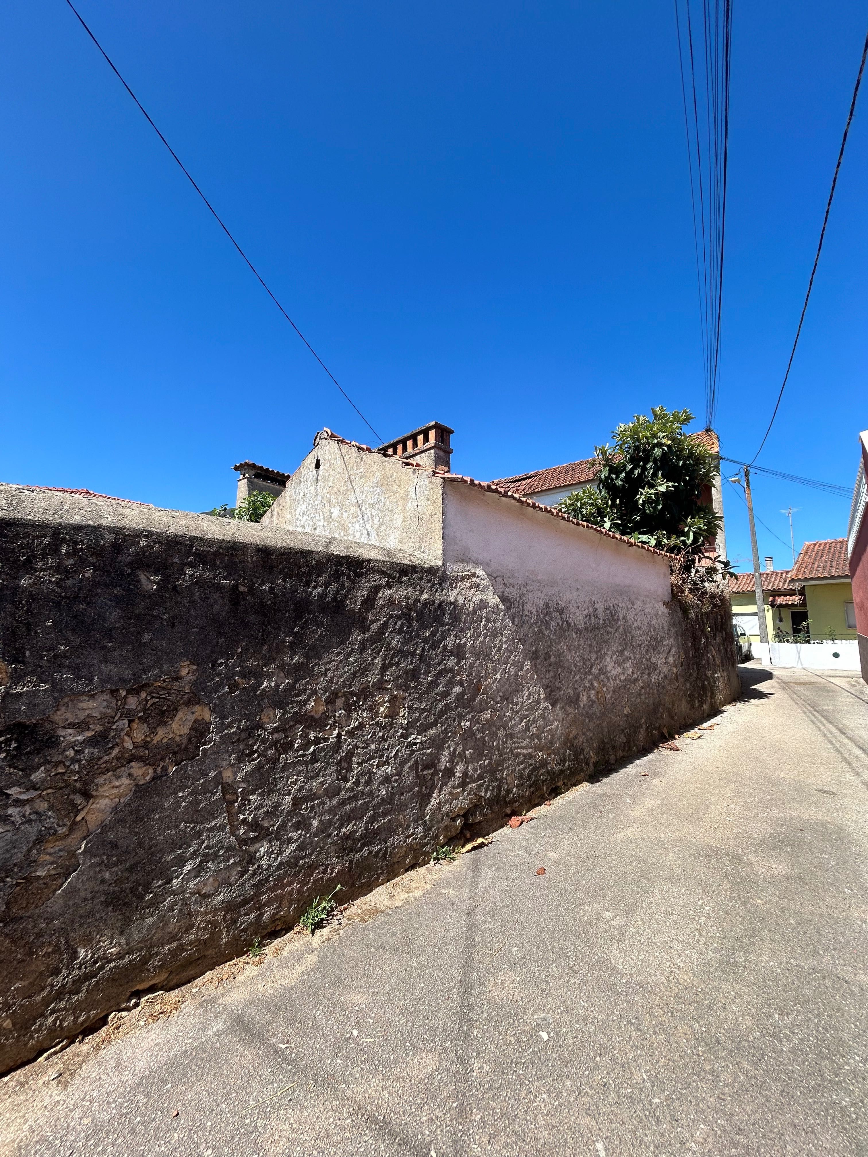 Moradia para reconstrução com projeto de arquitetura aprovado