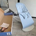 Leżaczek-bujaczek BabyBjorn Bliss Cotton Petal Quilt niebieski