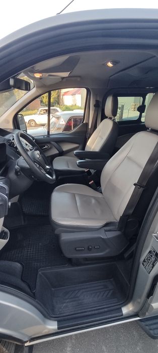 Ford tourneo custom 13