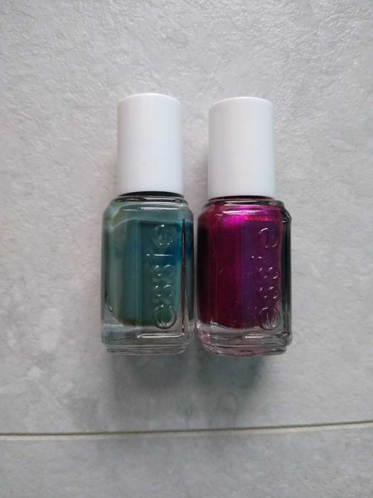 Zestaw dwóch lakierów do paznokci Essie