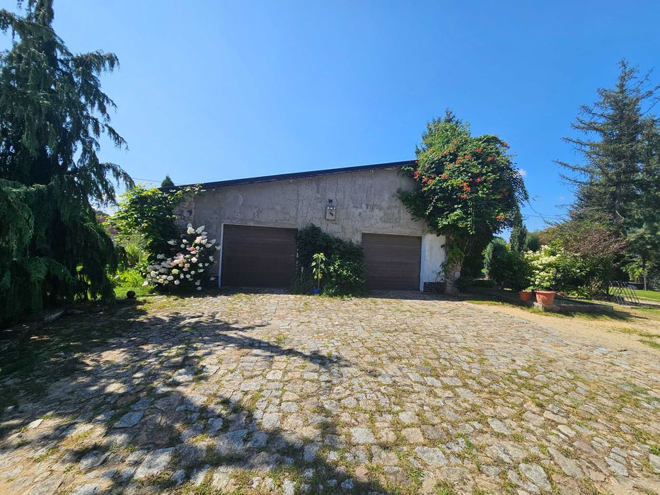 Dom wolnostojący + duży garaż, piękny ogród, duża działka, bez pośredn