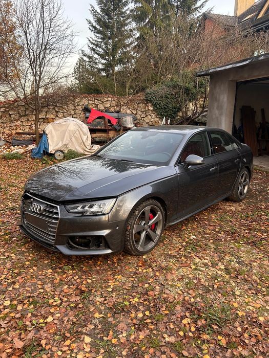 Audi S4 Limousine AUDI A4 B9 S4 uszkodzone