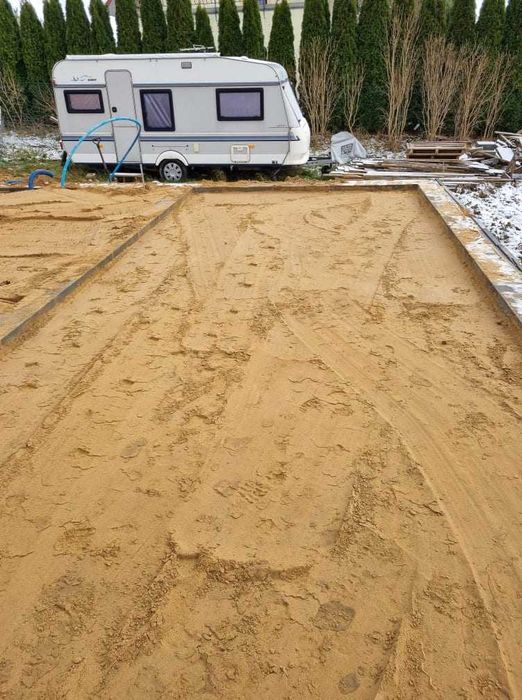 Pospółka, żwir, piasek, wykopy, wyburzenia.