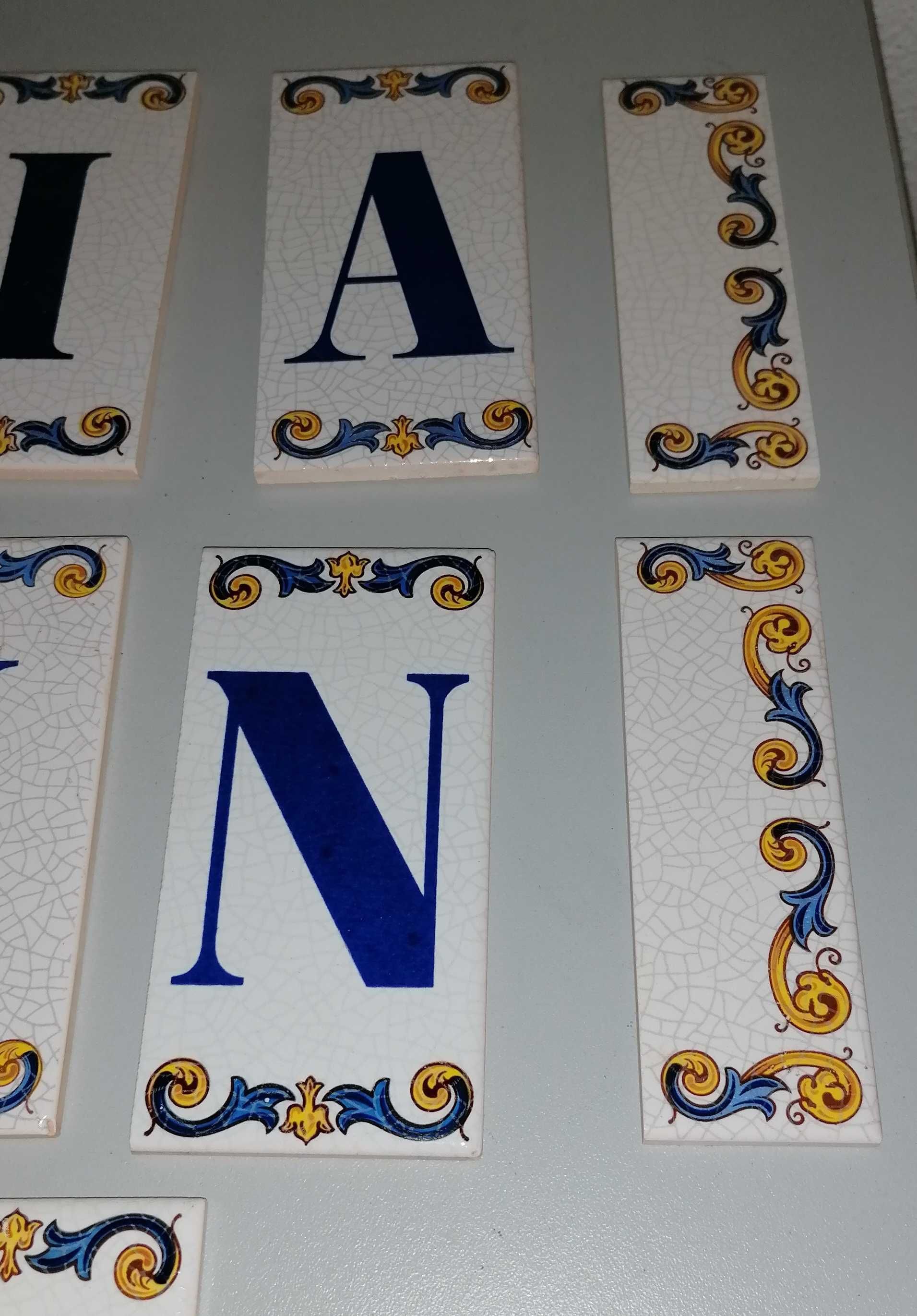 Azulejos decoração letras,      todas por 5€