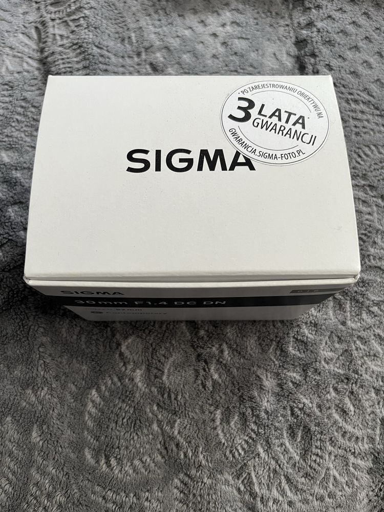 Sigma 30mm f1,4 stan idleany sony e