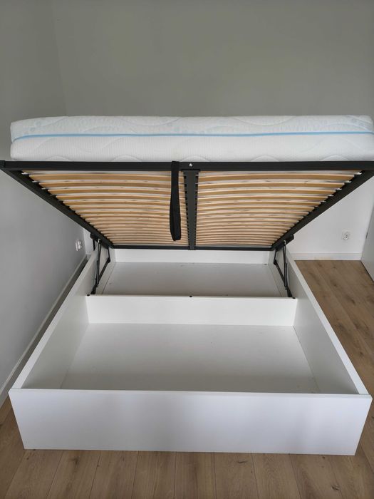 Łóżko 160x200 z pojemnikiem na pościel i materacem