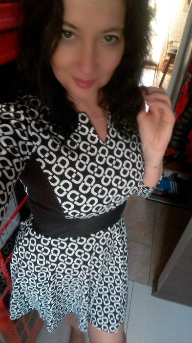 Piękna włoska sukienka roz. L