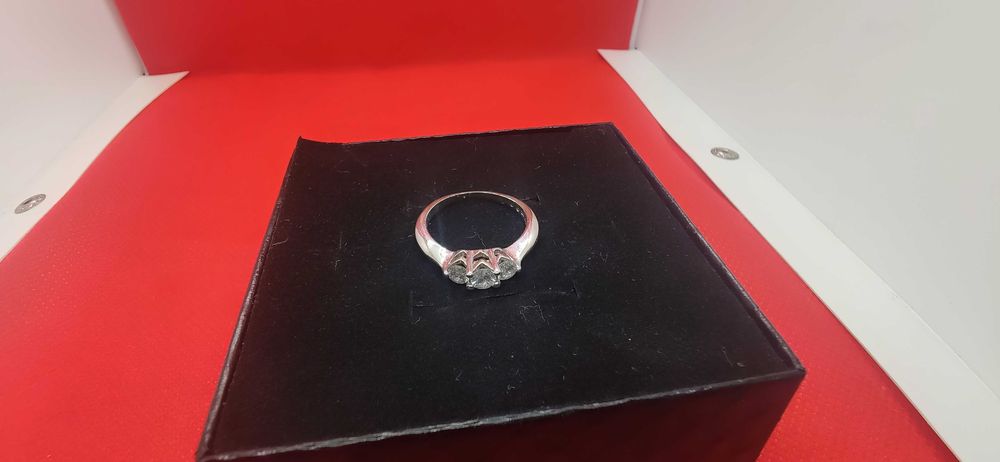 Złoty pierścionek z brylantami 0.50ct, certyfikat