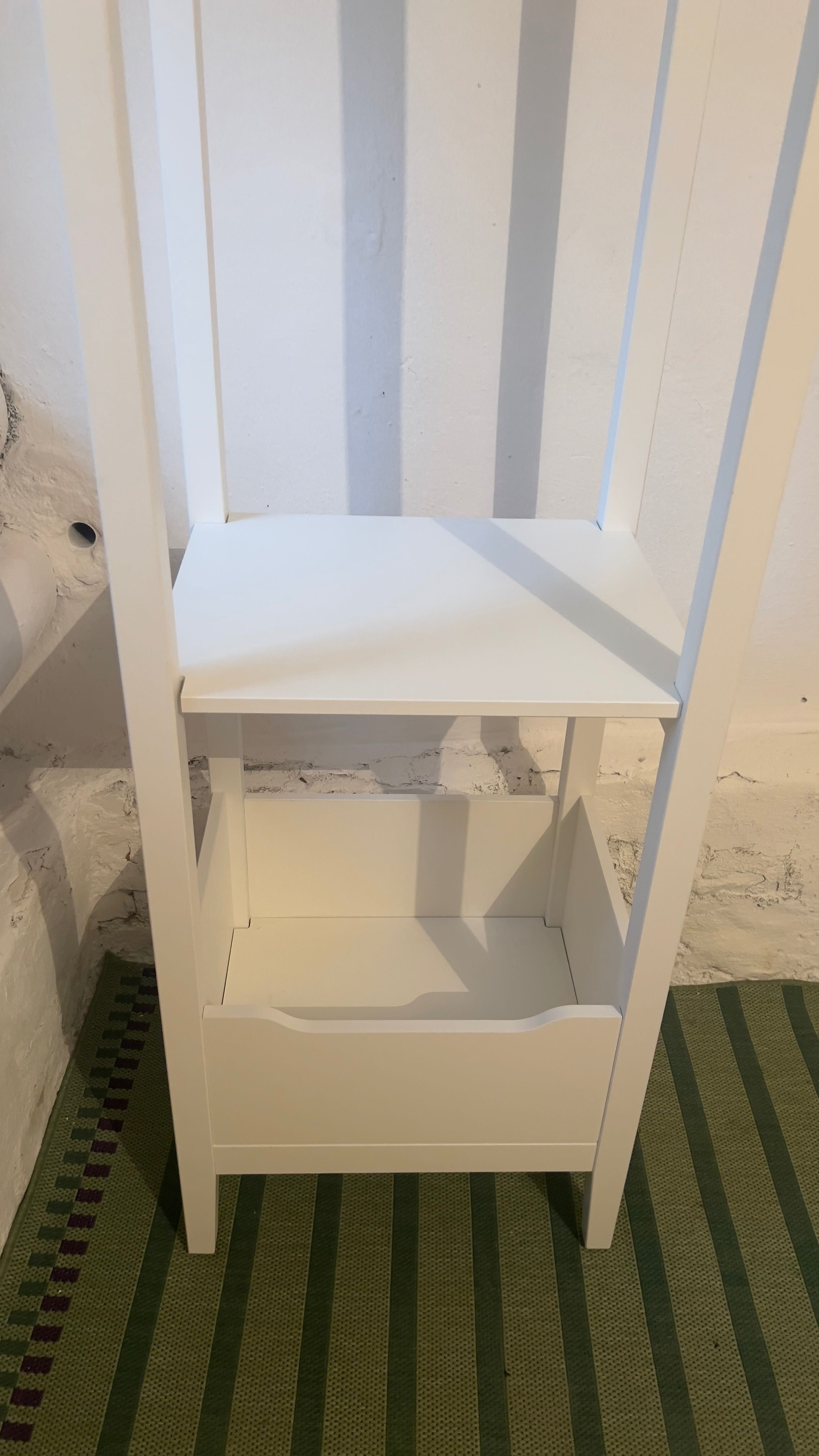 Szafa Ikea Idanas otwarta szafka biała wieszak