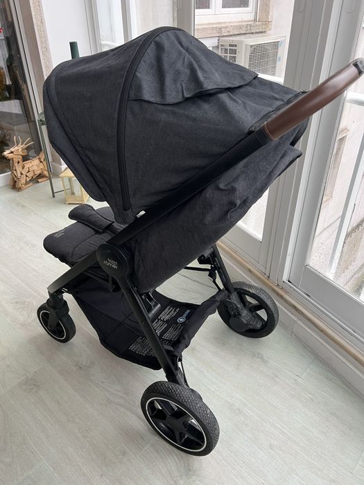 Carrinho de bebe com ovo