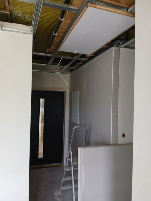 Podwieszane sufity,  szpachlowanie, malowanie, tapety