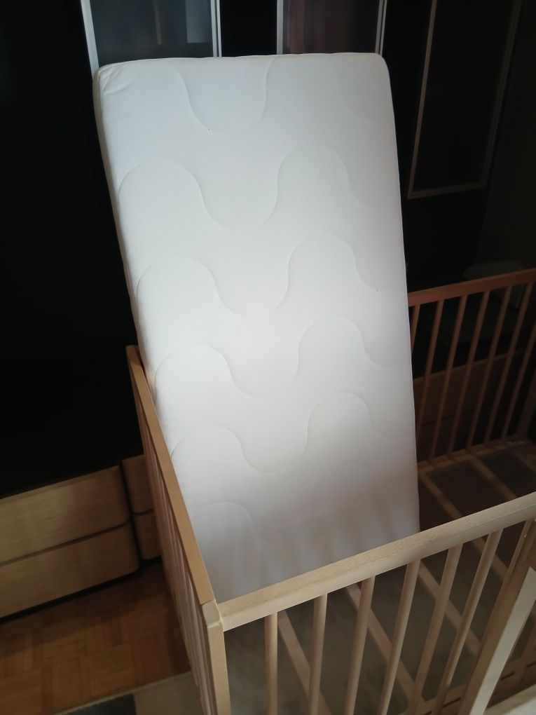 Łóżeczko z materacem 120x60 + przewijak Sniglar Ikea